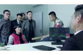 狂扇要账小伙：一场债务纠纷引发的暴力事件